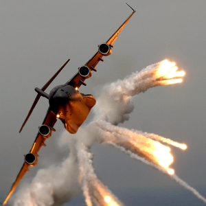 Military-Flares-C17-Globemaster